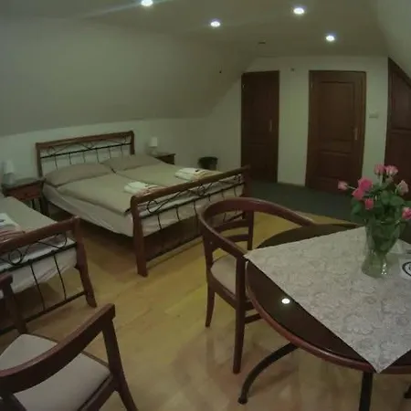 Bed & Breakfast Tri Korunky Poprad