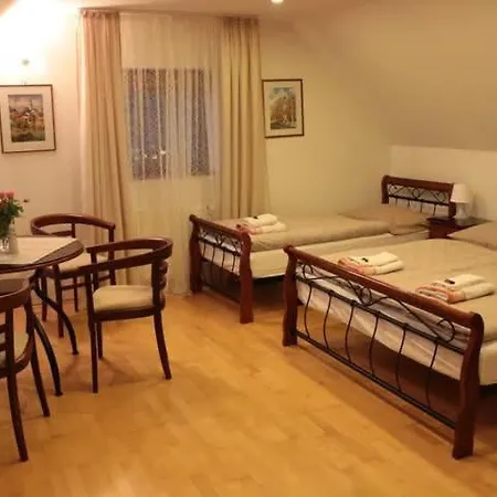 Bed & Breakfast Tri Korunky *